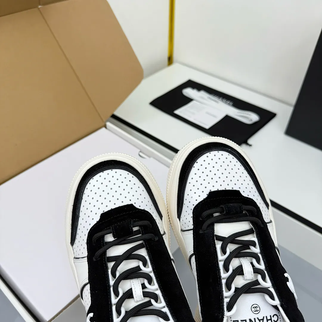 👟👟Ex-factory price 620👟👟 Chanel bread shoes ~ original calfskin panda shoes Chanel 25C latest hot style panda black and white sports shoes casual sneakers Xiaoxiang hot item classic black and white panda color coco girls must pay Fabric: original custom mixed sheepskin lining: original imported breathable mesh lining outsole: Original molded rubber + TPU combination Size: Women's 35-41
